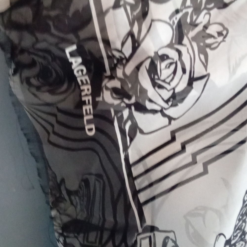 Karl Lagerfeld Black and‎ White Floral Scarf